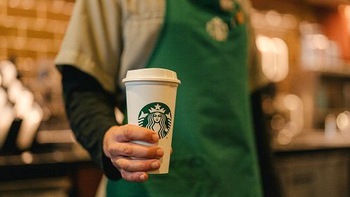 Starbucks miễn phí cà phê cho người chống covid-19