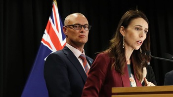 Bộ trưởng Bộ Y Tế New Zealand bị khiển trách vì... đạp xe leo núi giữa đại dịch