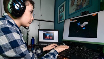 Bé Lupo, 9 tuổi, tạo ra game trực tuyến diệt Covid-19