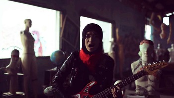 Indonesia: 3 cô gái Hồi giáo chinh phục trái tim bằng nhạc metal