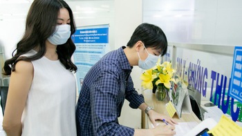 Á hậu Thúy Vân công bố video đi đăng ký kết hôn với doanh nhân hơn 10 tuổi
