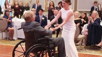 'Rớt nước mắt' với điệu nhảy của cô gái dành cho người bố trước khi ông qua đời vì ung thư