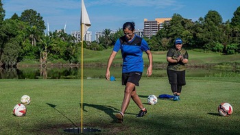 Môn lạ 'bóng đá golf' đang thịnh hành khắp thế giới