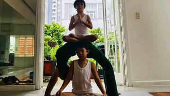 Mẹ Hồ Ngọc Hà tập yoga cực đỉnh ở tuổi 63, đến con gái chắc cũng chào thua