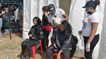 Quyên góp tóc để… ngăn dầu tràn ở đảo Mauritius