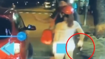 Cô gái ăn mặc hở hang móc trộm ví du khách ở Sài Gòn