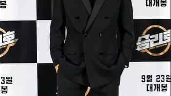 Song Joong Ki bị áp lực khi đóng vai chính trong siêu phẩm đầu tiên về vũ trụ của điện ảnh Hàn