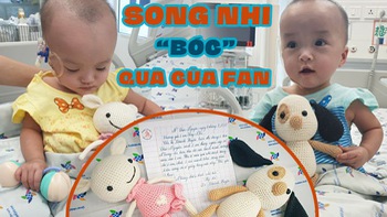 Cặp sinh đôi Trúc Nhi - Diệu Nhi dần hồi phục, ngồi bóc quà của 'fan', lắc lư theo điệu nhạc Baby Shark