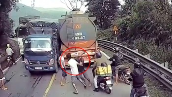 Tài xế xe tải bị đánh vì vượt ẩu trên đèo Bảo Lộc gây tai nạn