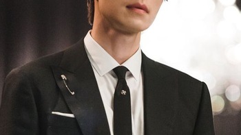’Hồ ly’ Lee Dong Wook visual đẹp ma mị trong teaser phim mới