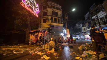 Vui Tết Trung thu 2020: Buồn thay phố cổ Hà Nội ngập rác!