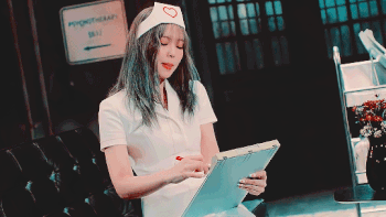 Netizen phẫn nộ khi cảnh Jennie (Blackpink) mặc trang phục y tá gợi dục bị xóa