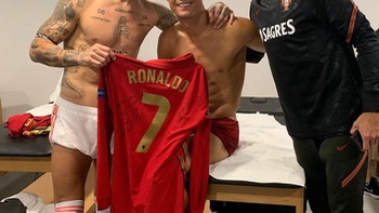 Ronaldo được Ramos xin áo