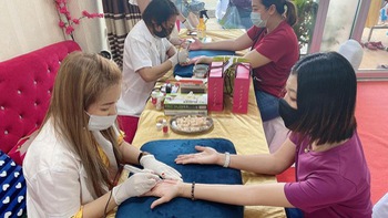 Giới trẻ Thái Lan rần rần trước 'cơn sốt' xăm chỉ tay để đổi vận
