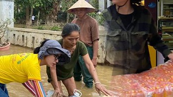 Sao Việt tất tả gom mua áo phao, nhu yếu phẩm cứu trợ miền Trung