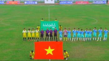 CLB Việt Nam có 4 cầu thủ, vẫn ra sân làm lễ thi đấu!