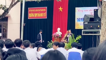 Hai nam sinh đọc rap về thầy cô mừng ngày Nhà giáo Việt Nam 20-11