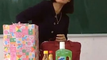 Học trò gói cả 'tạp hóa' vào thùng carton tặng cô giáo ngày 20-11
