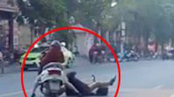 "Ninja Lead" tông người đàn ông đi bộ giữa đường ngã dập mông
