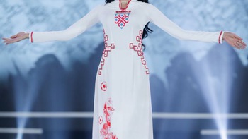 Bóng đá "làm vua" trong phần trình diễn áo dài Hoa hậu Việt Nam 2020
