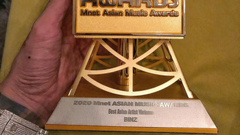 Binz xóa vội ảnh đoạt cúp Best Asian Artist Vietnam giải MAMA 2020