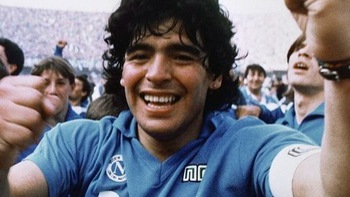 MXH ngập tràn khoảnh khắc đáng nhớ trong đời huyền thoại Maradona