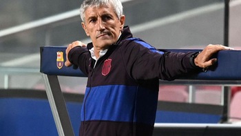 Barcelona ‘chơi lầy’, chưa thèm trả tiền cho Setien