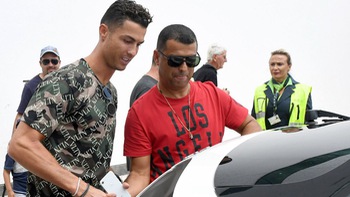 Ronaldo và anh trai bị nghi bán hàng giả
