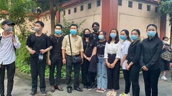 Bảo vệ thắt chặt, fan giúp phòng dịch tại tang lễ nghệ sĩ Chí Tài