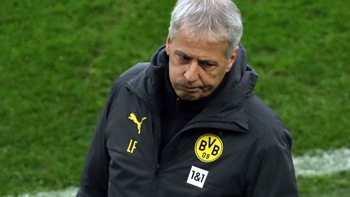 Dortmund sa thải HLV sau trận thua mất mặt