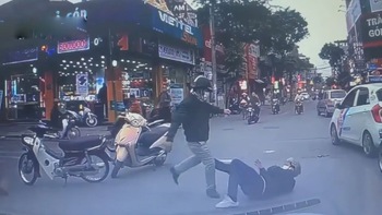 Hai người đàn ông 'tỉ thí võ công' sau va chạm giao thông
