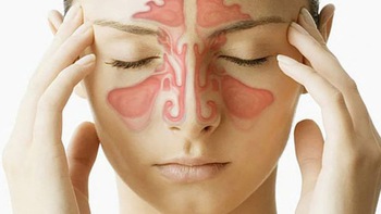 Hắt hơi mạnh thì bị chảy máu ở cổ họng là bệnh gì?
