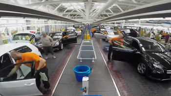 Trạm rửa ôtô lớn nhất thế giới: 4.000 xe được làm sạch mỗi ngày