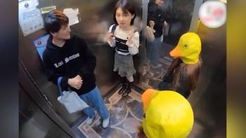 Cô gái xinh đẹp ngơ ngác khi bị 'chơi khăm' trong thang máy