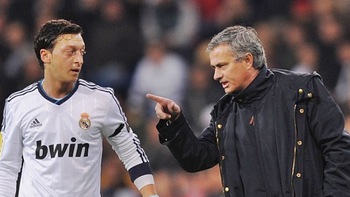 Mourinho đá đểu Mesut Ozil vì phát biểu 'cà khịa' Tottenham