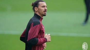 Ibrahimovic bị chế nhạo khi đăng ảnh trọc đầu