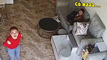 Cô gọi điện qua camera an ninh, cháu khóc thét vì nghĩ nhà có ma