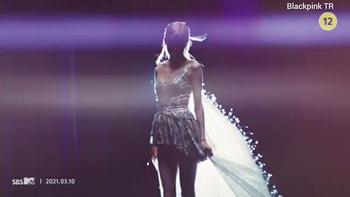 Knet 'ngã ngửa' về nơi ghi hình sang chảnh của Rosé cho MV debut