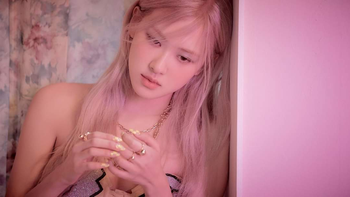 Rosé Blackpink xuất 7749 'chiêu' hạ gục fan trong MV debut