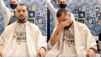 Anh thợ cắt tóc bất ngờ tự cạo đầu khiến vị khách bật khóc