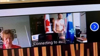Nghị sĩ Canada khỏa thân đi lại khi đang họp quốc hội trực tuyến