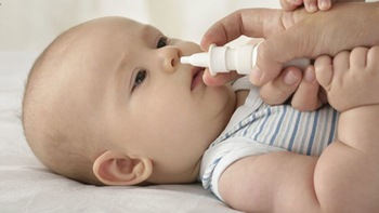 Lý do trẻ có thể tử vong vì thuốc nhỏ mũi