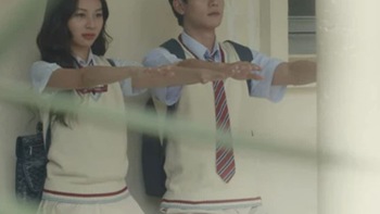 Phí Phương Anh mang tạo hình phim Trịnh Sảng vào MV Răng khôn