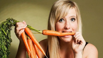 Sinh tố cà rốt giải nhiệt mùa hè, xơi nhiều sẽ dễ bị ngộ độc!