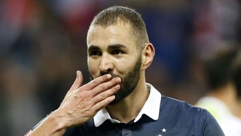 Benzema trở lại, áo tuyển Pháp bán đắt không kịp thở