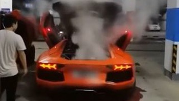 Cháy Lamborghini vì dùng ống xả 'khạc lửa' để nướng thịt