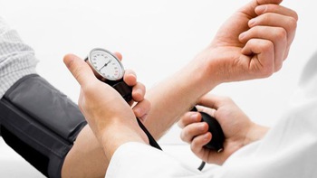 6 lưu ý của bác sĩ cho bệnh nhân cao huyết áp, tim mạch mùa Covid