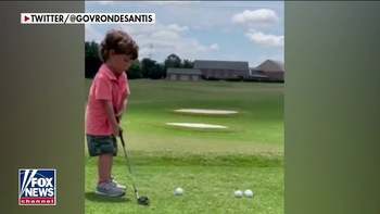 Thống đốc bang Florida tự hào vì con trai 3 tuổi đánh golf xịn sò