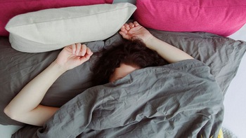 Những thói quen khi ngủ hại sức khỏe, còn hơn cả không ngủ