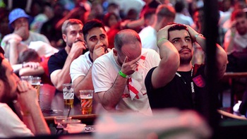 Người Anh ký đơn yêu cầu ngày 'quốc tang' vì mất chức vô địch Euro